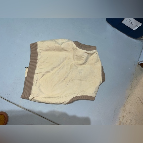 VEST - Picture 8 of 9